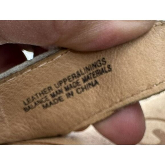 Born‎ Wedge Thong Flip Flop Sandals heels Floral Accent Beige Leather Size 8 GUC - Picture 7 of 8